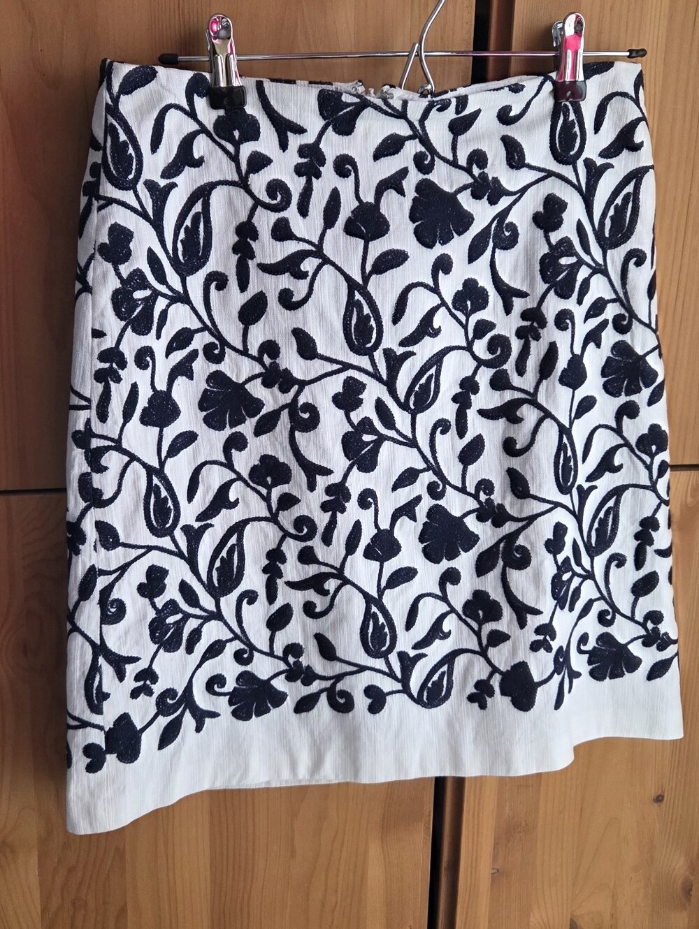 Talbots Ivory Cotton Embroidered Pencil Skirt Size 6P